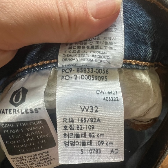 LEVI’S CUTTOFF SHORTS - Picture 4 of 4